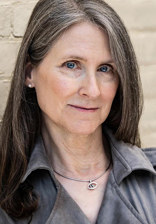 利兹·毕晓普 Liz Bishop照片