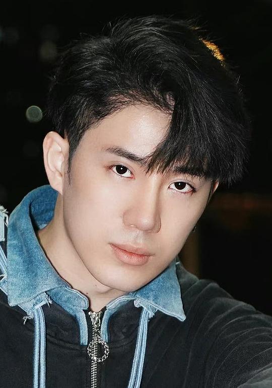 鹭卓 Zhuo Lu照片