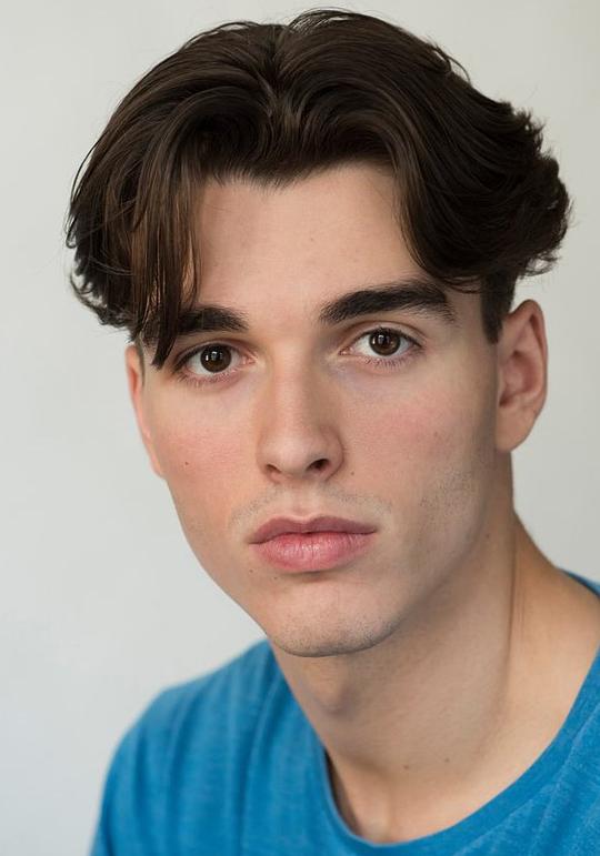 科里·迈尔彻 Corey Mylchreest照片