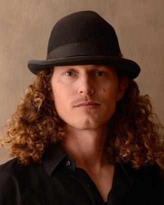 罗根·米勒 Logan Miller照片