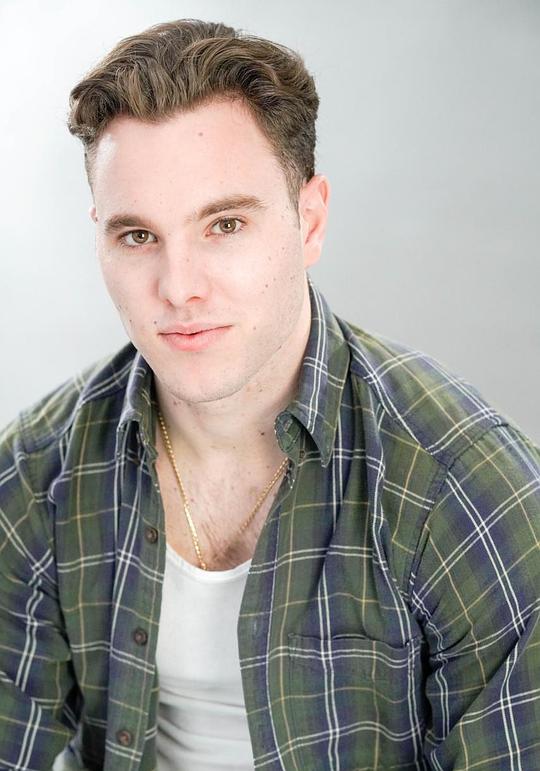 尼克·布伦南 Nick Brennan照片