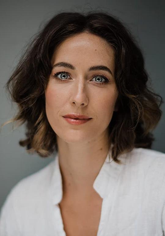 克莱尔·洛弗林 Claire Lovering照片