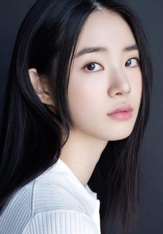 申诗雅 Shin Si-ah照片