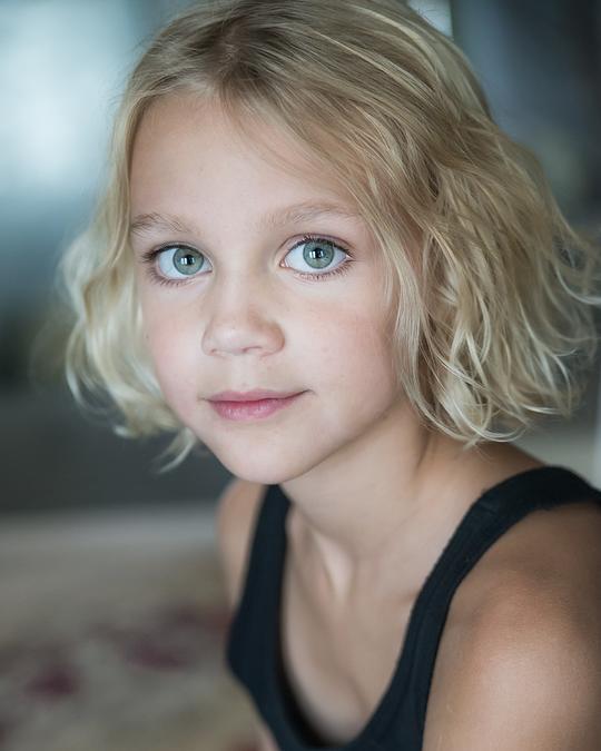 埃尔·格雷厄姆 Elle Graham照片