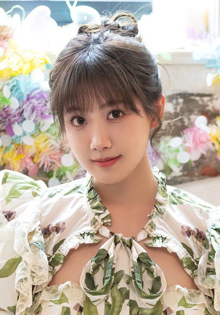 李艺彤 Yitong Li照片