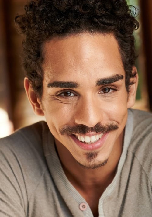 雷·圣蒂亚戈 Ray Santiago照片