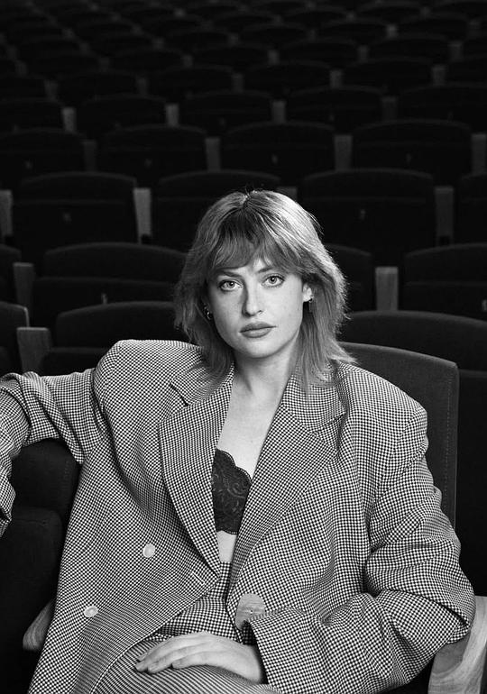 科洛·华莱士 Chloé Wallace照片