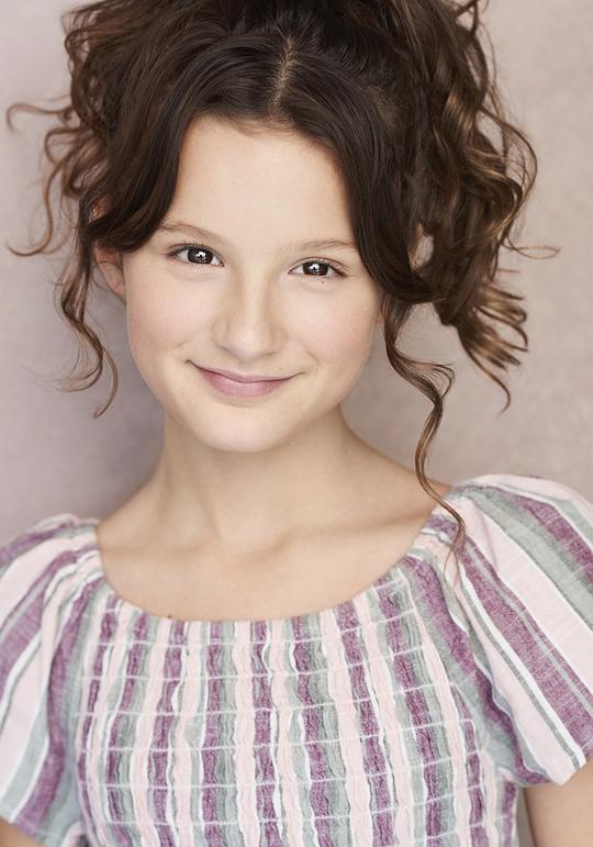 海莉·勒布郎 Hayley LeBlanc照片