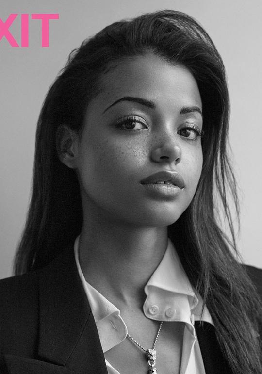 埃拉·巴林斯卡 Ella Balinska照片