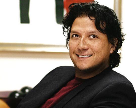 罗伯特·恩里克斯 Robert Enriquez照片