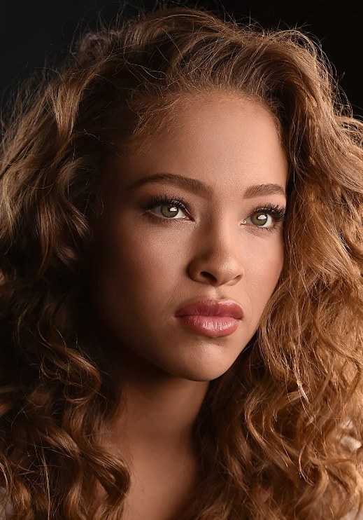 谢尔比·西蒙斯 Shelby Simmons照片