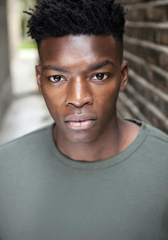 维克托·奥辛 Victor Oshin照片