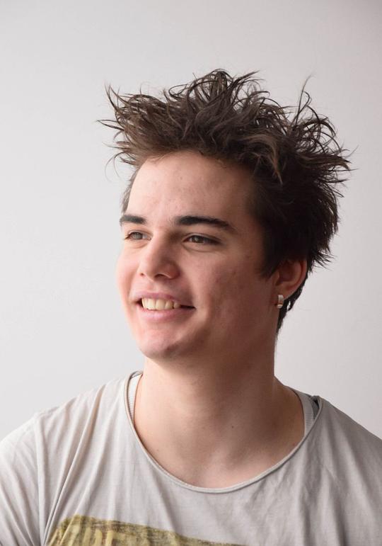 贝内特·维尔曼尼 Benett Vilmányi照片