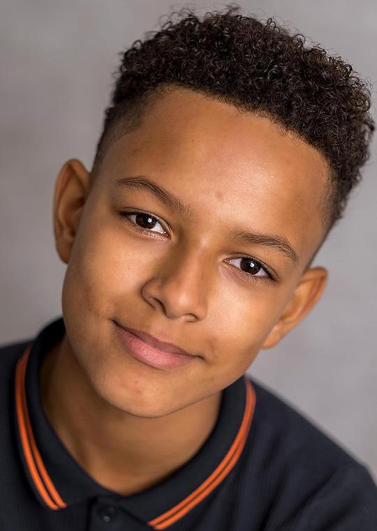 提奥·绍莫卢 Theo Somolu照片