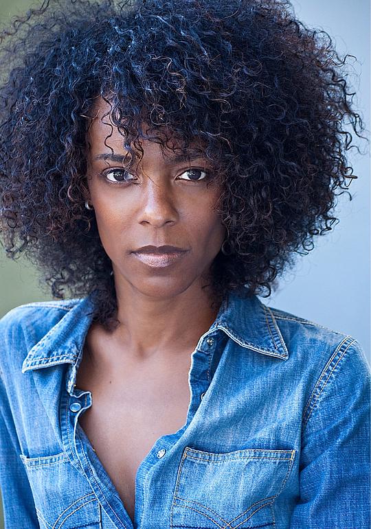 莱斯利·席尔瓦 Leslie Silva照片