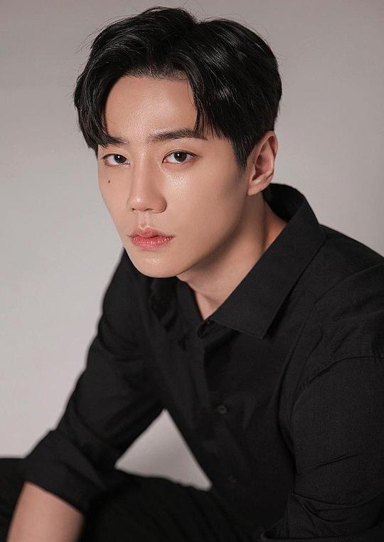 李濬荣 Joon-young Lee照片