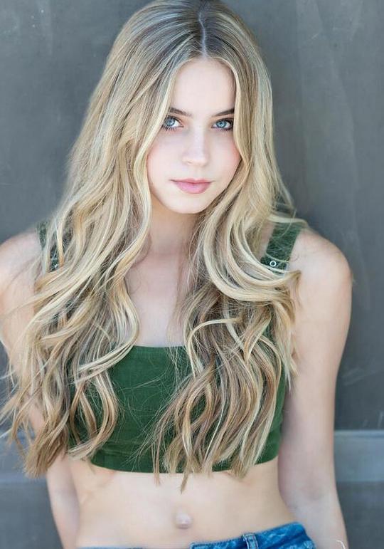 亚历克萨·布莱尔·罗伯逊 Alexa Blair Robertson照片