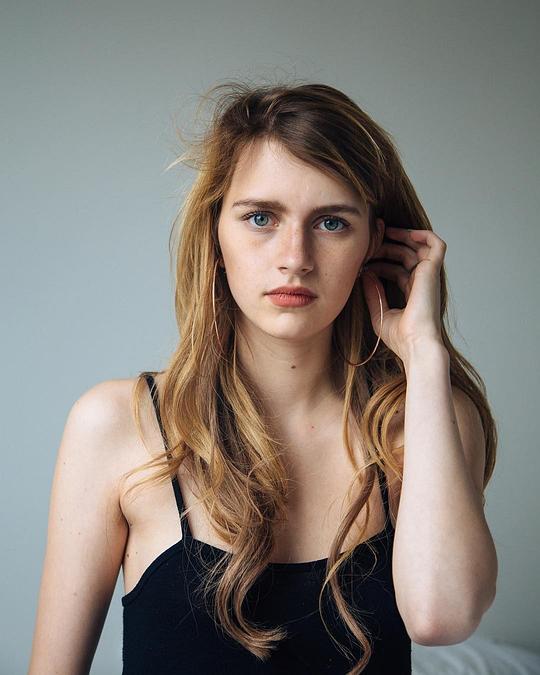 尼尔·泰格·弗莉 Nell Tiger Free照片