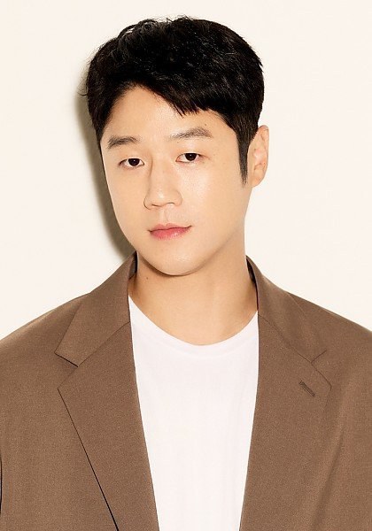 郑浚远 Jung Jun-won照片