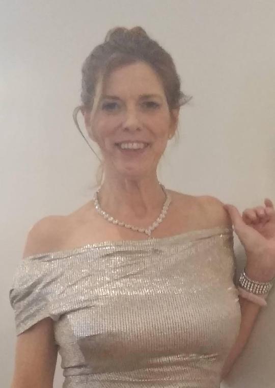 伊薇特·法齐奥-德莱尼 Yvette Fazio-Delaney照片