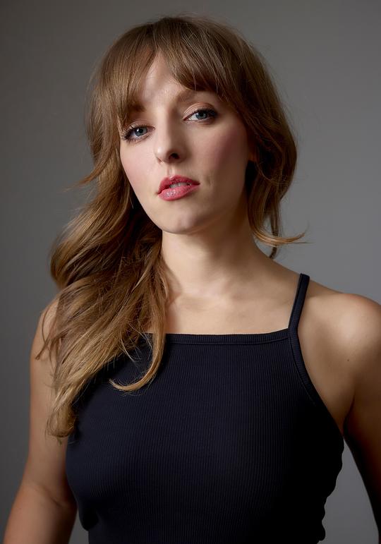 朱莉亚·哈尔蒂甘 Julia Haltigan照片