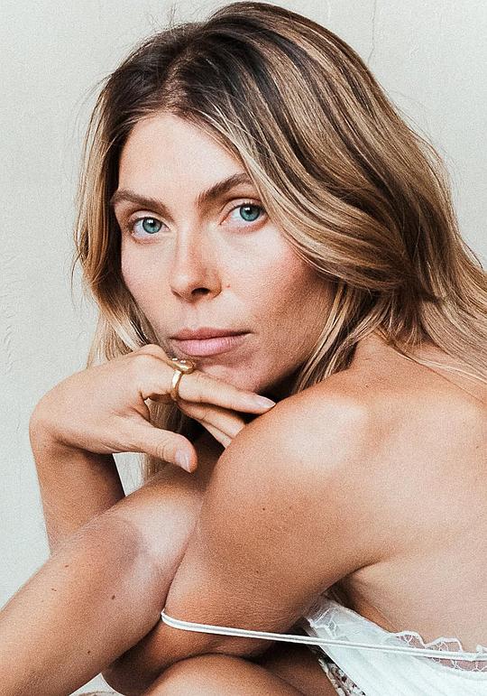 杰克琳·沃格 Jaclyn Vogl照片