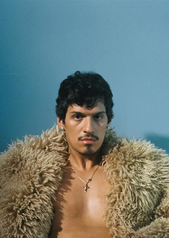 奥马尔·阿波罗 Omar Apollo照片