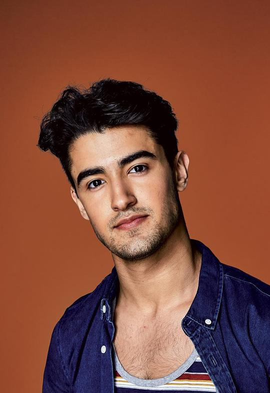 亚兹丹·卡富里 Yazdan Qafouri照片