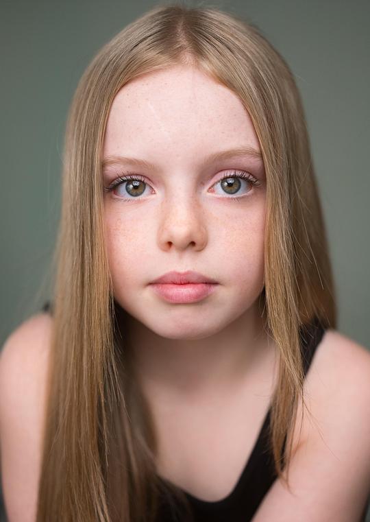 艾米莉·达甘 Emily Dargan照片