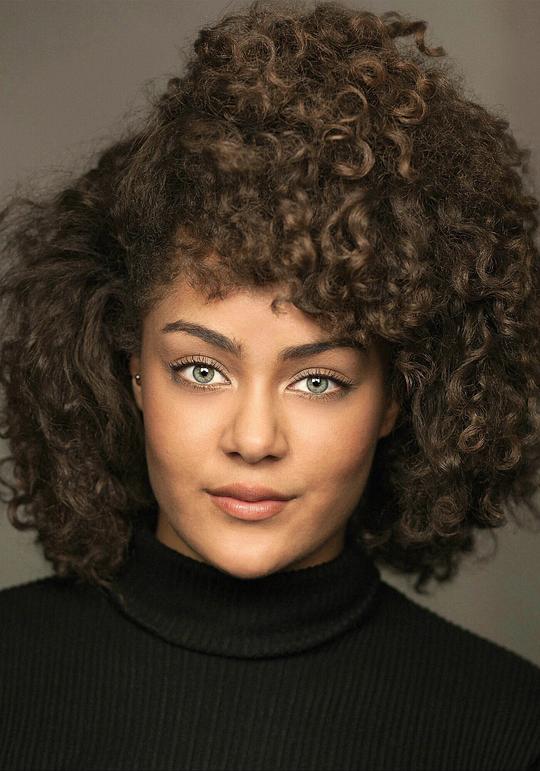 伊祖卡·霍伊尔 Izuka Hoyle照片