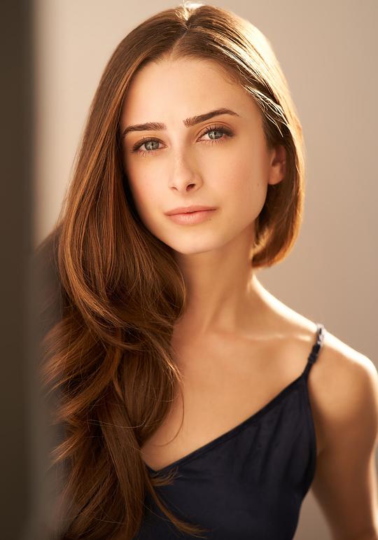 玛德琳·加德拉 Madeleine Gardella照片