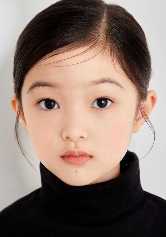 尹採䛔 Yoon Chae Na照片