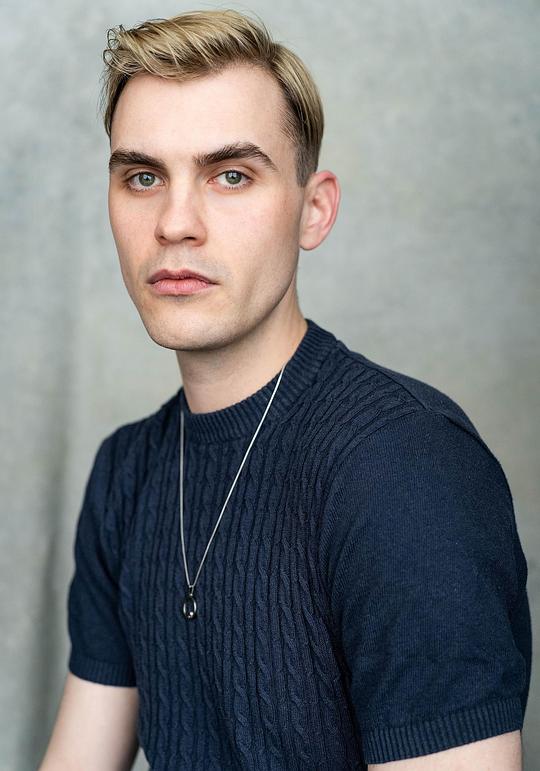 奥利弗·蒙纳格翰 Oliver Monaghan照片