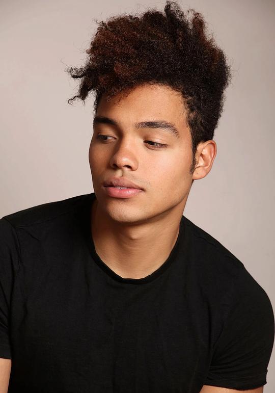 维克托·瓦罗纳 Víctor Varona照片