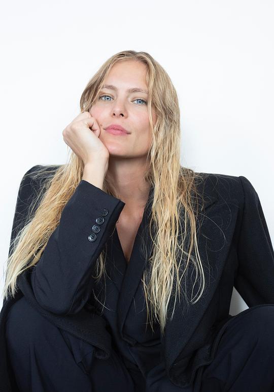 艾玛·戈伊科维奇 Emma Gojkovic照片