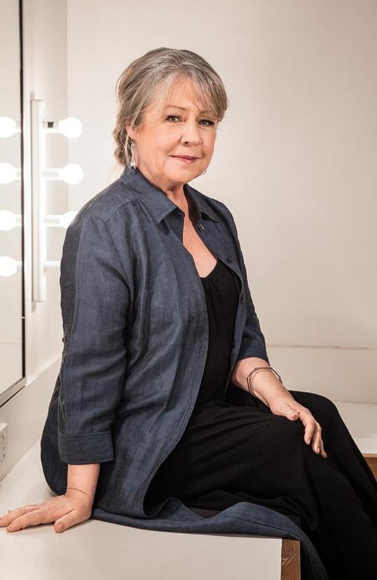 诺妮·哈泽赫斯 Noni Hazlehurst照片