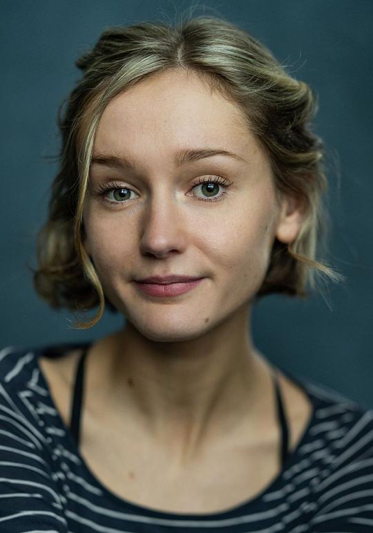 爱米莉·利森 Amy Leeson照片