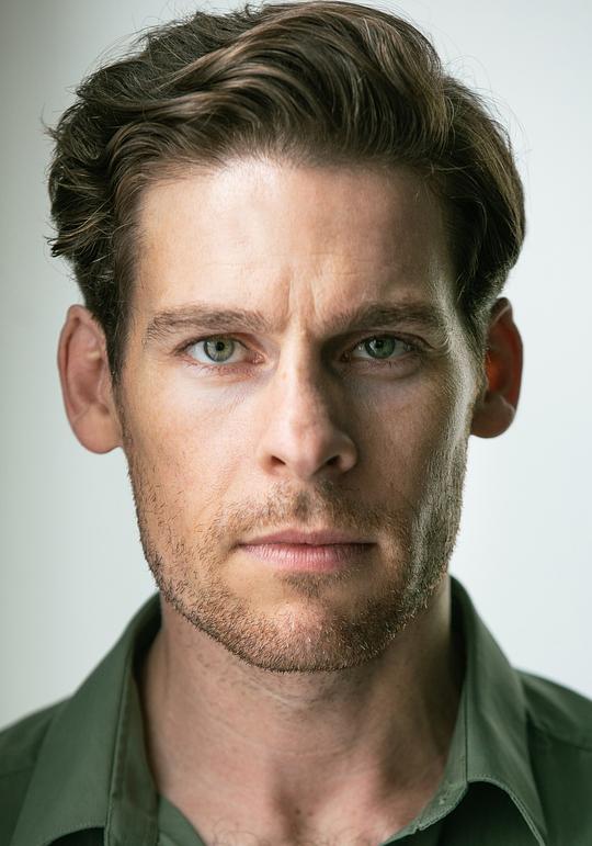 斯科特·休姆 Scott Hume照片