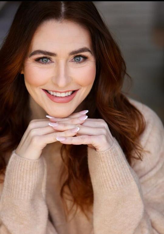 朱莉娅·威斯科特-哈顿 Julia Westcott-Hutton照片