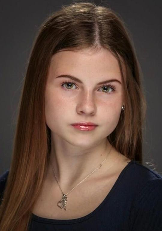 西恩娜·萨耶尔 Sienna Sayer照片