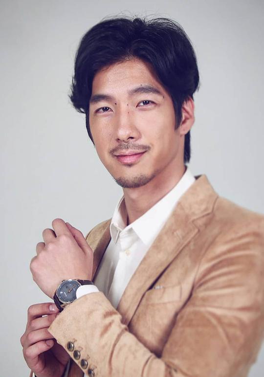 贾雷特·杨 Tjarret Yong照片