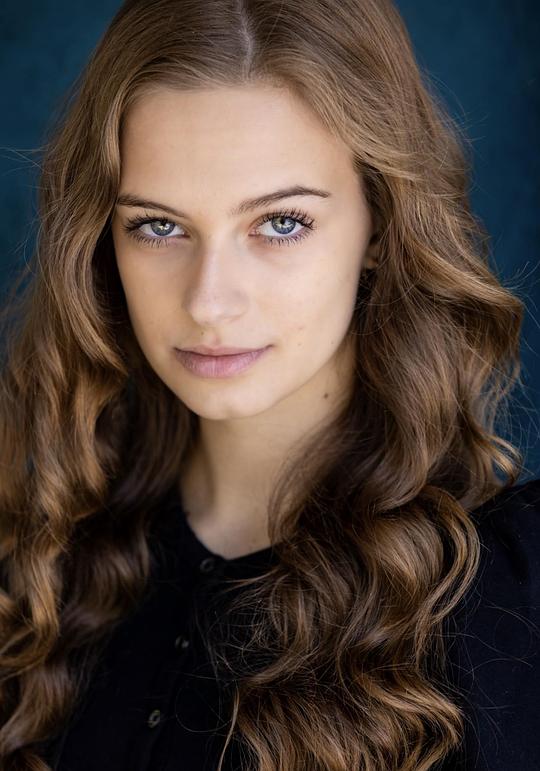 维多利亚·马兹洛夫 Victoria Martzloff照片