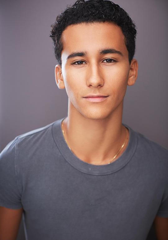 利亚姆·坎波拉 Liam Campora照片