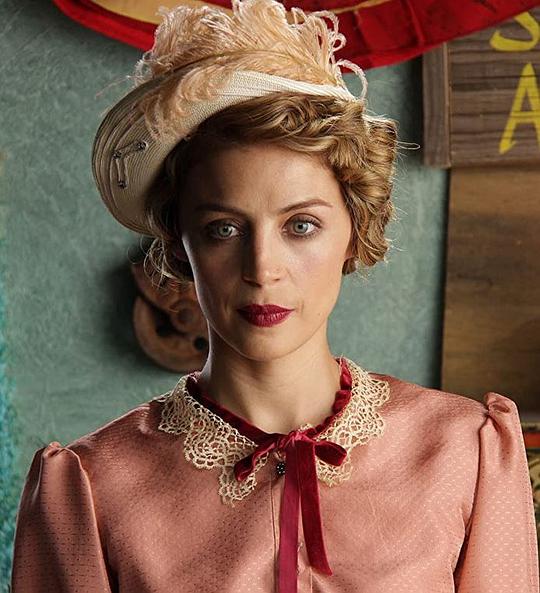 伊尔丝·萨拉斯 Ilse Salas照片