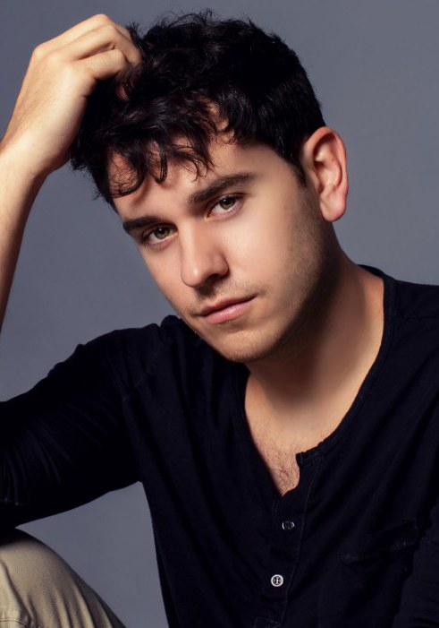 亚历山大·奥利弗 Alexander Oliver照片