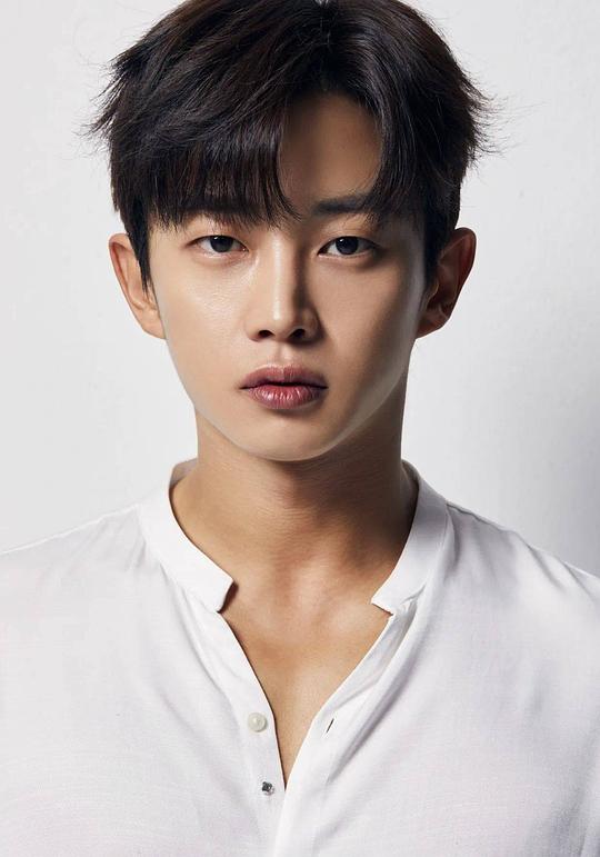 金玟锡 Min-seok Kim照片