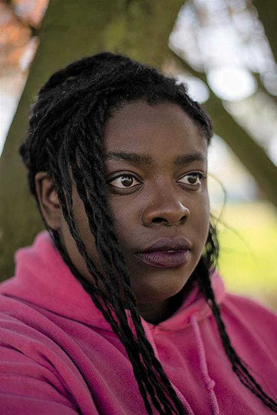 钦尼·埃祖杜 Chinenye Ezeudu照片