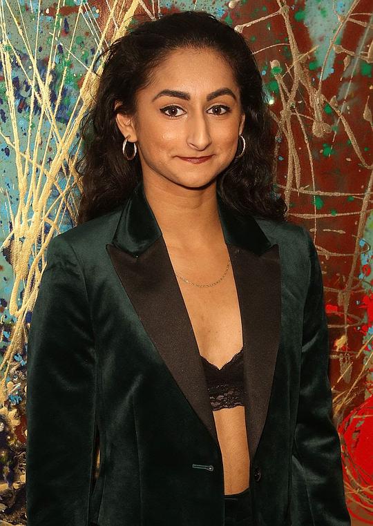 阿什娜·拉韦鲁 Ashna Rabheru照片