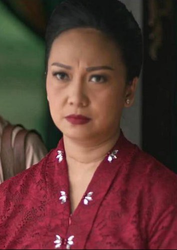 里亚菲诺拉·伊法妮·莎丽 Riafinola Ifani Sari照片