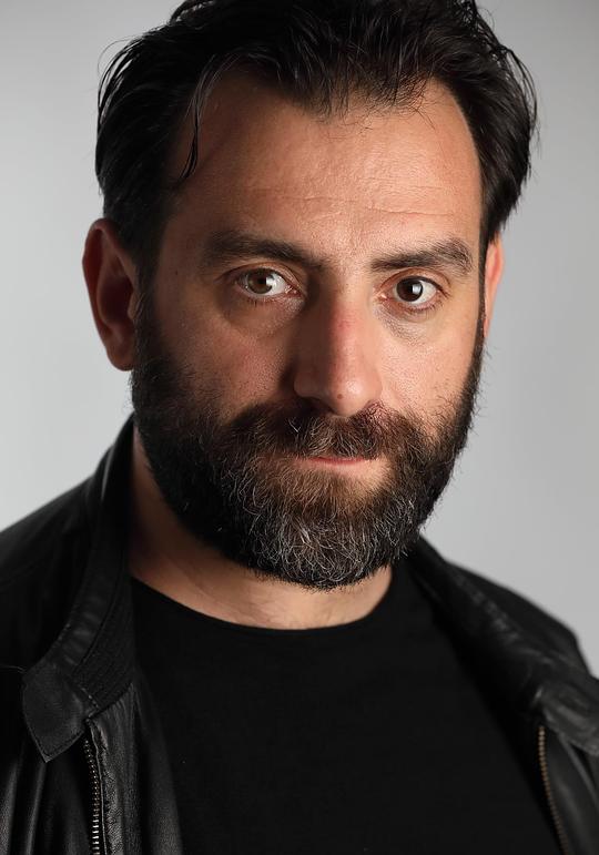 丹尼尔·佩罗内 Daniele Perrone照片